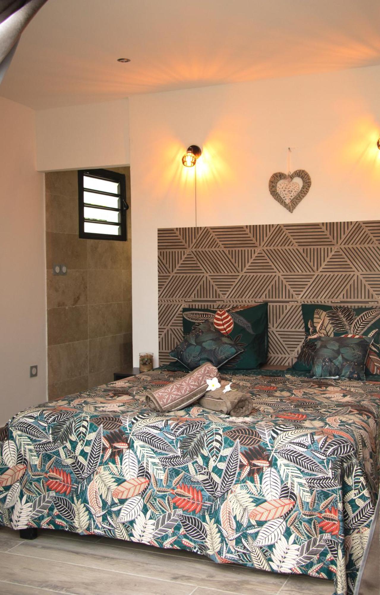 Le Beau Vallon 1- Jacuzzi Privatif Et Piscine Chauffee Partagee Saint Benoit Exterior photo