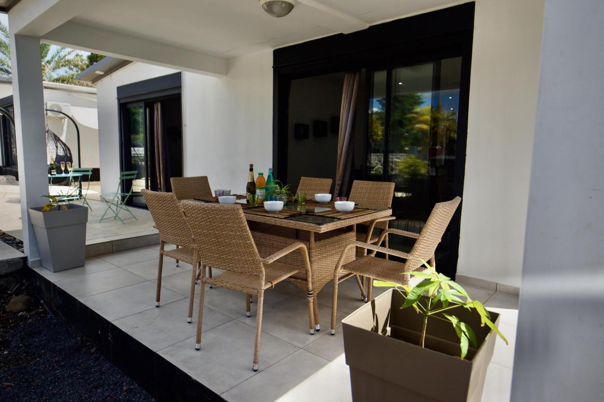 Le Beau Vallon 1- Jacuzzi Privatif Et Piscine Chauffee Partagee Saint Benoit Exterior photo